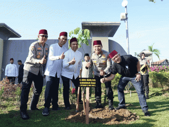 Gubernur Riau, UAS, hingga Rocky Gerung Ajak Warga Tanam Pohon