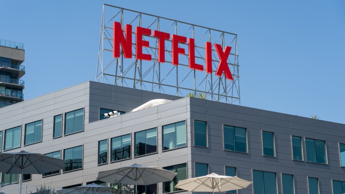 Pemerintah Ingin Pungut Pajak Netflix, Facebook, dkk., Pakar Ungkap Sederet Kesulitannya