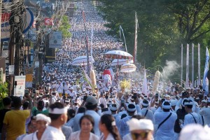 Ribuan umat Hindu di Bali Mengikuti Upacara Masupati Sesuhunan Ida Bhatara Dewa Ayu