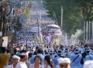 Ribuan umat Hindu di Bali Mengikuti Upacara Masupati Sesuhunan Ida Bhatara Dewa Ayu