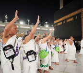 Calon Haji Dari Indonesia Melakukan Umrah Wajib di Masjidil Haram