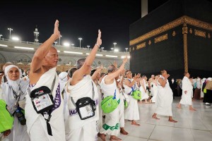Calon Haji Dari Indonesia Melakukan Umrah Wajib di Masjidil Haram