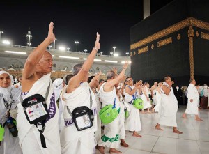 Calon Haji Dari Indonesia Melakukan Umrah Wajib di Masjidil Haram