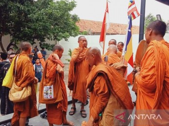 36 Biksu Tudhong Sampai di Candi Borobudur untuk Rayakan Waisak 2569 BE