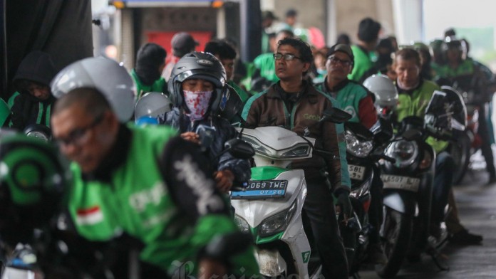 Grab & GOTO Dirumorkan Merger, Driver Ojol Cemas Pendapatan Terancam Susut