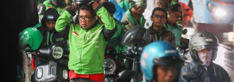 Manufaktur Melambat, Pekerja Informal Meningkat, Badai PHK di Depan Mata?