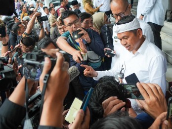 Dedi Mulyadi Tanggung Biaya Sekolah Anak-anak Korban Ledakan Amunisi Garut