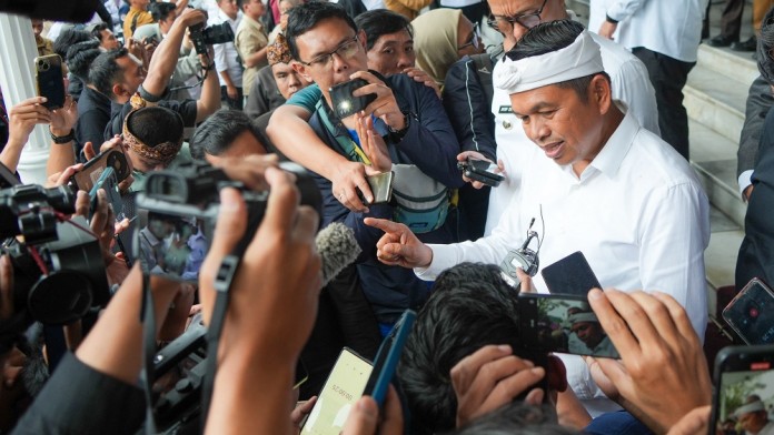 Dedi Mulyadi Tanggung Biaya Sekolah Anak-anak Korban Ledakan Amunisi Garut