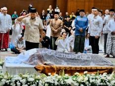 Prabowo Beri Penghormatan Terakhir untuk Legenda Pencak Silat Eddie Nalapraya