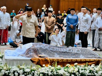 Prabowo Beri Penghormatan Terakhir untuk Legenda Pencak Silat Eddie Nalapraya