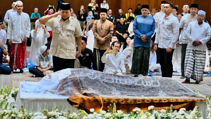 Prabowo Beri Penghormatan Terakhir untuk Legenda Pencak Silat Eddie Nalapraya