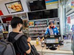 Untung Indomaret (DNET) dan Alfamart (AMRT) di Tengah Gugurnya Para Pesaing