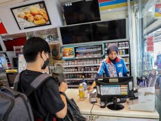 Untung Indomaret (DNET) dan Alfamart (AMRT) di Tengah Gugurnya Para Pesaing