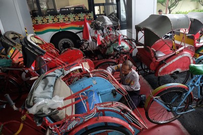 Edukasi Pembayaran Digital Untuk Pengemudi Becak