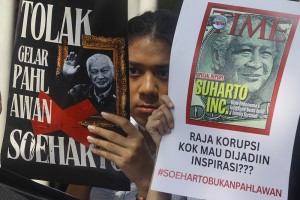 Aksi Tolak Soeharto Jadi Pahlawan