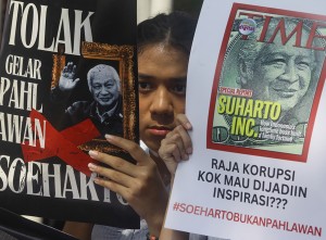 Aksi Tolak Soeharto Jadi Pahlawan