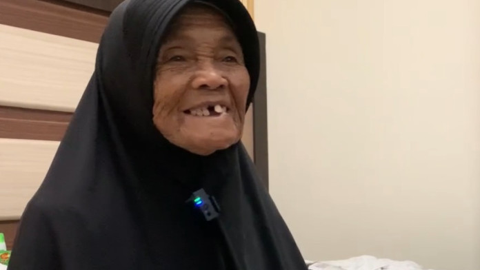 LAPORAN HAJI 2025: Kisah Mbah Sutiah Pergi ke Makkah di Usia 107 Tahun