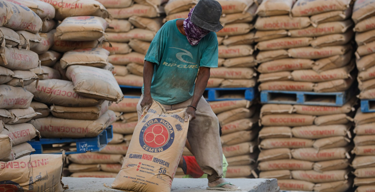 Prospek INTP-SMGR saat Industri Semen Dibayangi Oversupply & Lesunya Permintaan
