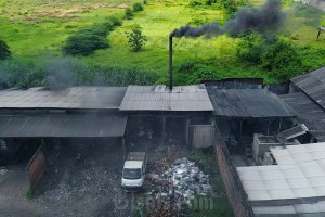 Pabrik Tahu Gunakan Plastik Sebagai Bahan Bakar Memasak Tahu