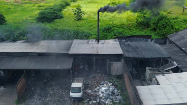 Pabrik Tahu Gunakan Plastik Sebagai Bahan Bakar Memasak Tahu