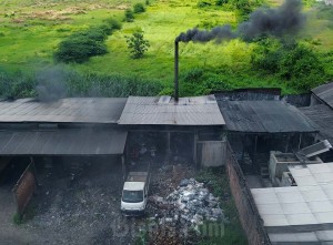 Pabrik Tahu Gunakan Plastik Sebagai Bahan Bakar Memasak Tahu