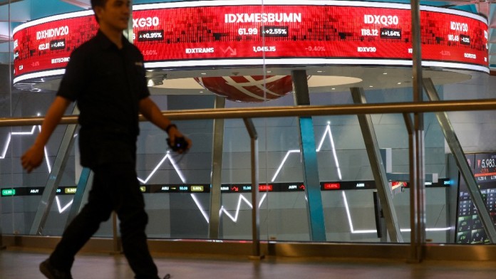 Indeks Bisnis-27 Dibuka Menguat, Saham ANTM dan ISAT Paling Cuan