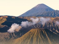 Mengenal Ritual Yadnya Kasada yang Dilakukan Suku Tengger di Bromo