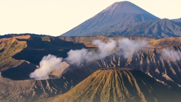 Mengenal Ritual Yadnya Kasada yang Dilakukan Suku Tengger di Bromo