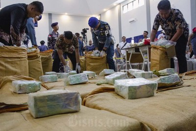 TNI AL Lantamal IV Batam Gagalkan Penyelundupan Sabu 705 Kg dan Kokain 1,2 Ton