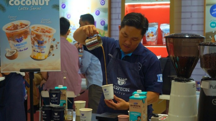 Coconut Aren Latte Kian Terkenal di World of Coffee 2025
