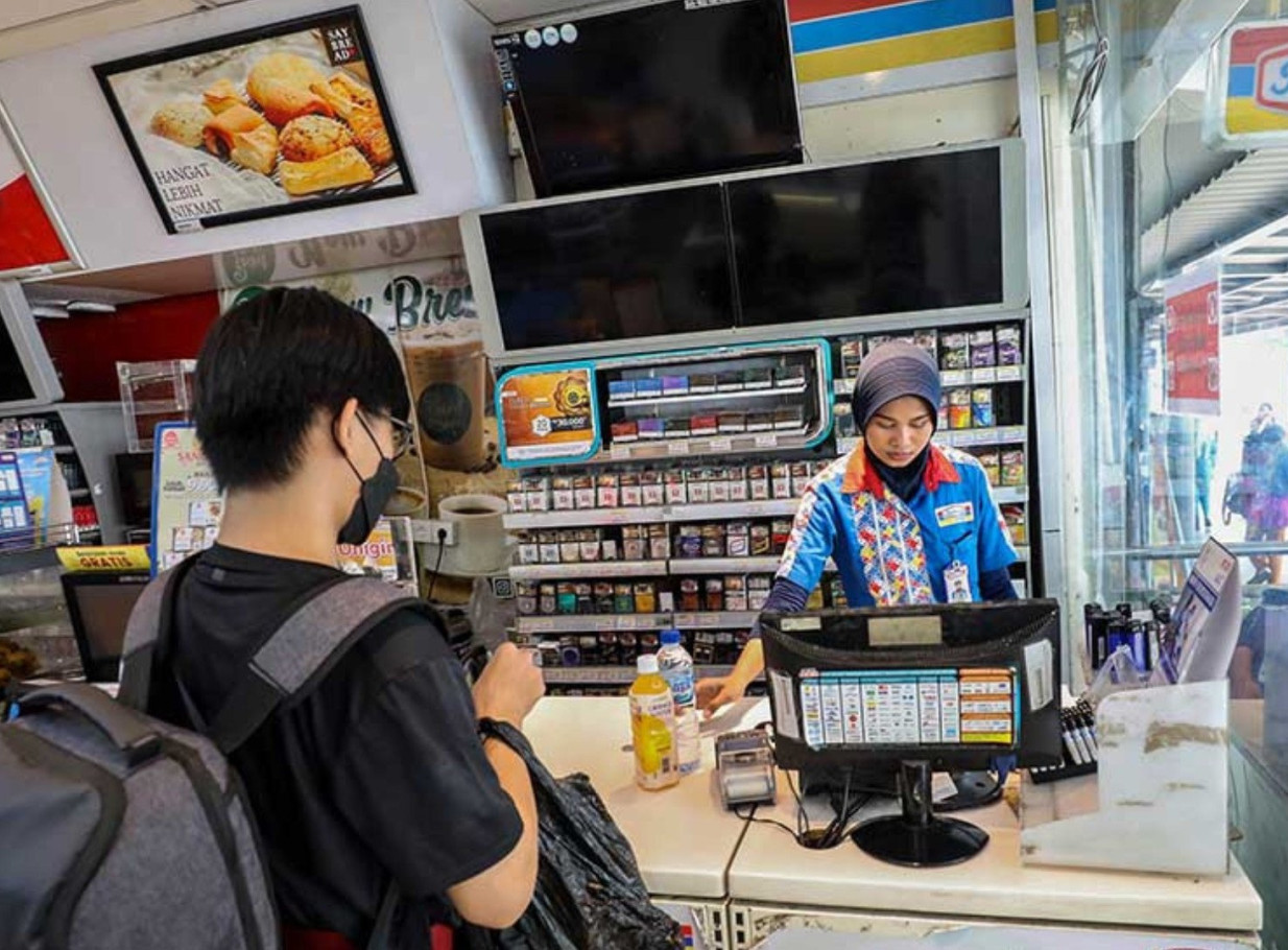 Indomaret (DNET) and Alfamart (AMRT) Thrive as Rivals Struggle