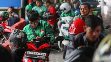 Adian Napitupulu Usul Potongan Gojek-Grab ke Ojol Cuma 10%