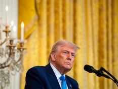 Trump Ketar-ketir Minta Apple Setop Rakit iPhone di India