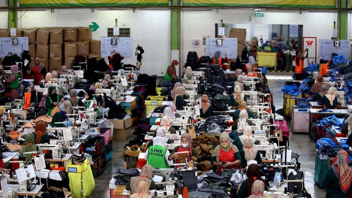 Industri Tekstil Terancam Impor Ilegal, DPR Minta Bea Cukai Tingkatkan Pengawasan
