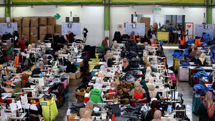 Industri Tekstil Terancam Impor Ilegal, DPR Minta Bea Cukai Tingkatkan Pengawasan
