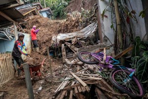 Puluhan Rumah di Kabupaten Bandung Tertimbun Tanah Longsor