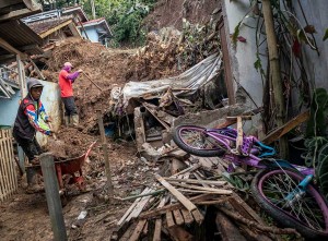 Puluhan Rumah di Kabupaten Bandung Tertimbun Tanah Longsor