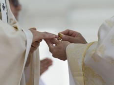 Momen Haru Paus Leo XIV Disematkan Cincin Nelayan, Ini Penampakannya!