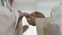 Momen Haru Paus Leo XIV Disematkan Cincin Nelayan, Ini Penampakannya!
