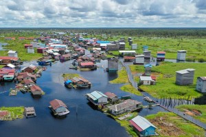 Melihat Lebih Dekat Desa Tanpa Daratan di Kalimantan Timur