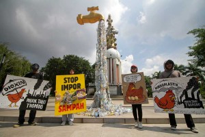 Aksi Menolak Penggunaan Sampah Plastik Sabagai Bahan Bakar di Industri Tahu