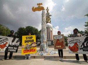 Aksi Menolak Penggunaan Sampah Plastik Sabagai Bahan Bakar di Industri Tahu