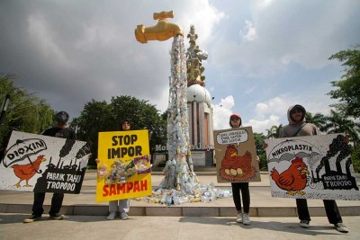 Aksi Menolak Penggunaan Sampah Plastik Sabagai Bahan Bakar di Industri Tahu