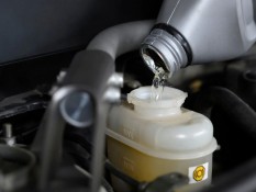 Tips Memilih Minyak Rem Mobil Sesuai Jenis dan Spesifikasinya