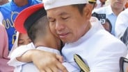 Tangisan Pecah Saat KDM Angkat Siswa yang Tak Dijemput Orang Tua