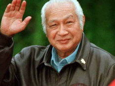 Jejak Mundur Soeharto: Antara Bab Masa Lalu dan Rencana Penyematan Gelar Pahlawan