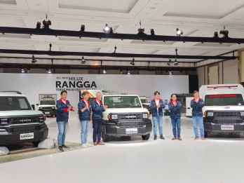 Adu Laris Mobil Pikap April 2025: Carry Asapi Gran Max