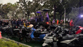 Demo di Depan Balai Kota Sempat Ricuh, 7 Polisi Terluka
