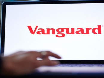 Aksi Kompak Vanguard & BlackRock di Saham ADRO pada 2025