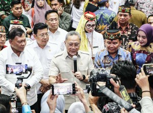 Menko Pangan Zulkifli Hasan Sosialisasikan Prosedur Pembentukan Koperasi Desa Merah Putih